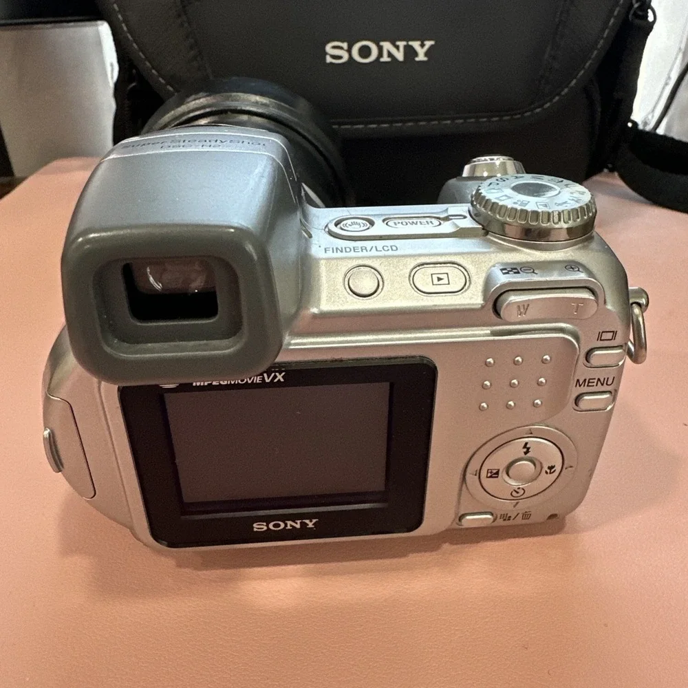 Sony Cyber-shot DSC-H2 6.0MP Digital Camera - Silver W Memory Card & Case Tested
